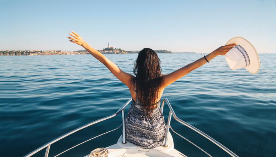 Quay messages?How to charter your superyacht