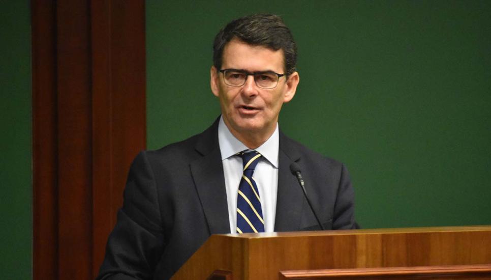 Prof Carlos Arbesu